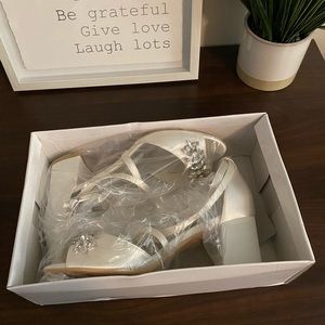 Ivory size 37 (US 9) wedding shoes. Never worn. Tried on but didn’t fit.